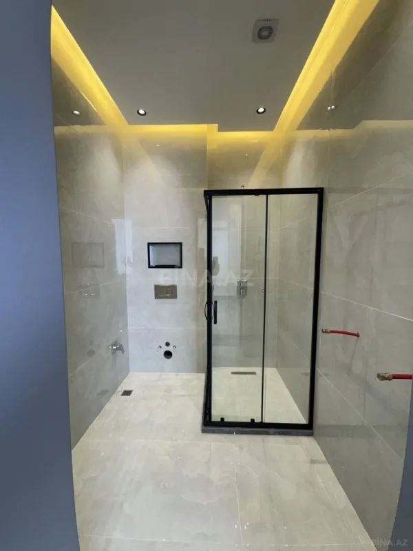 Satılır 5 otaqlı həyət evi 300 m²