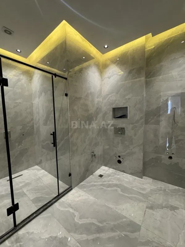 Satılır 5 otaqlı həyət evi 300 m²