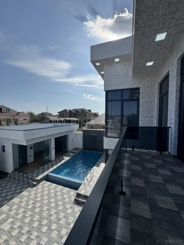 Satılır 5 otaqlı həyət evi 300 m²