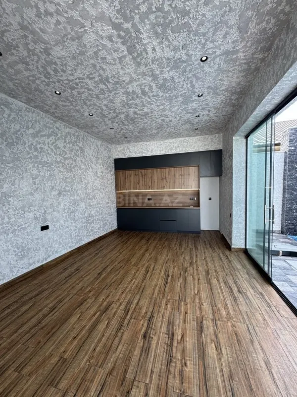 Satılır 5 otaqlı həyət evi 300 m²