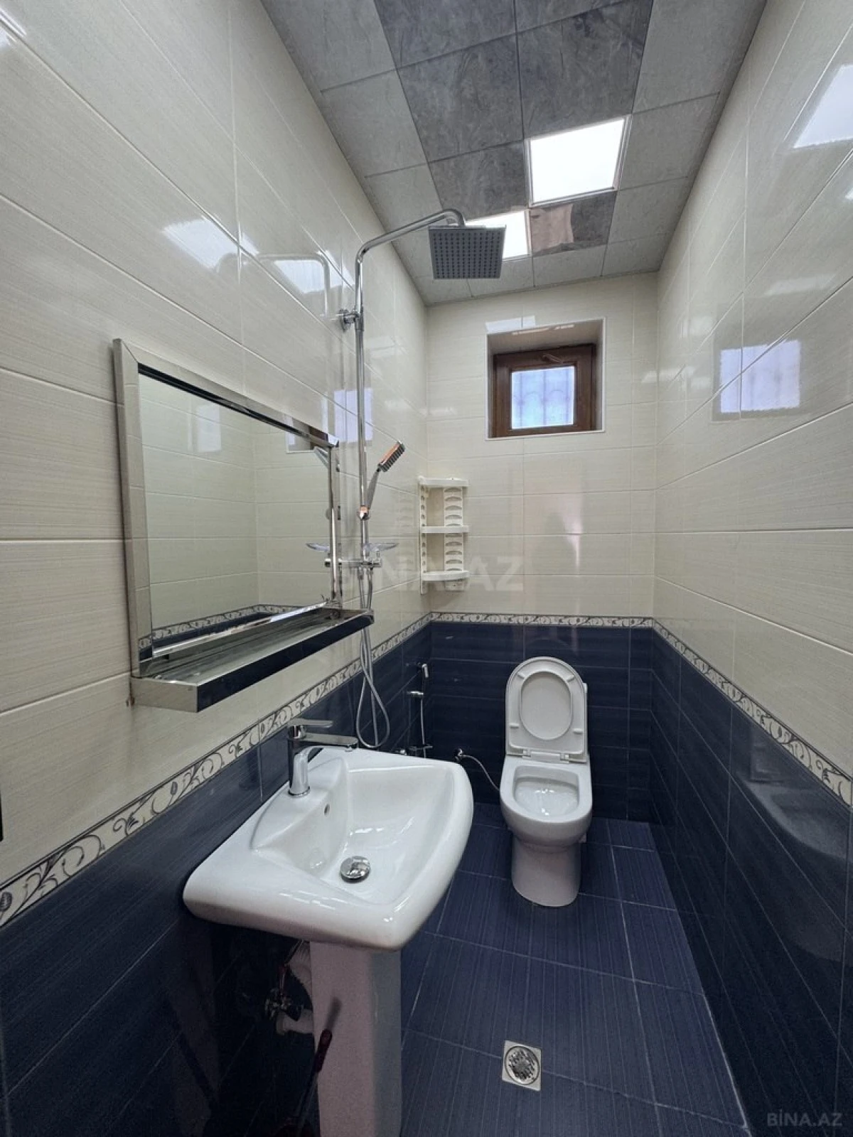 Satılır 6 otaqlı həyət evi 300 m²