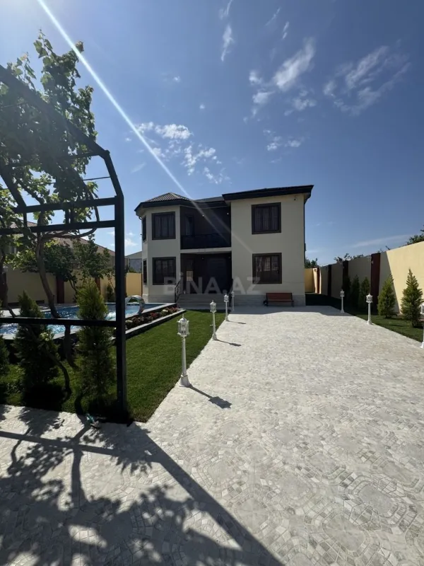 Satılır 6 otaqlı həyət evi 300 m²