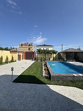 Satılır 6 otaqlı həyət evi 300 m²