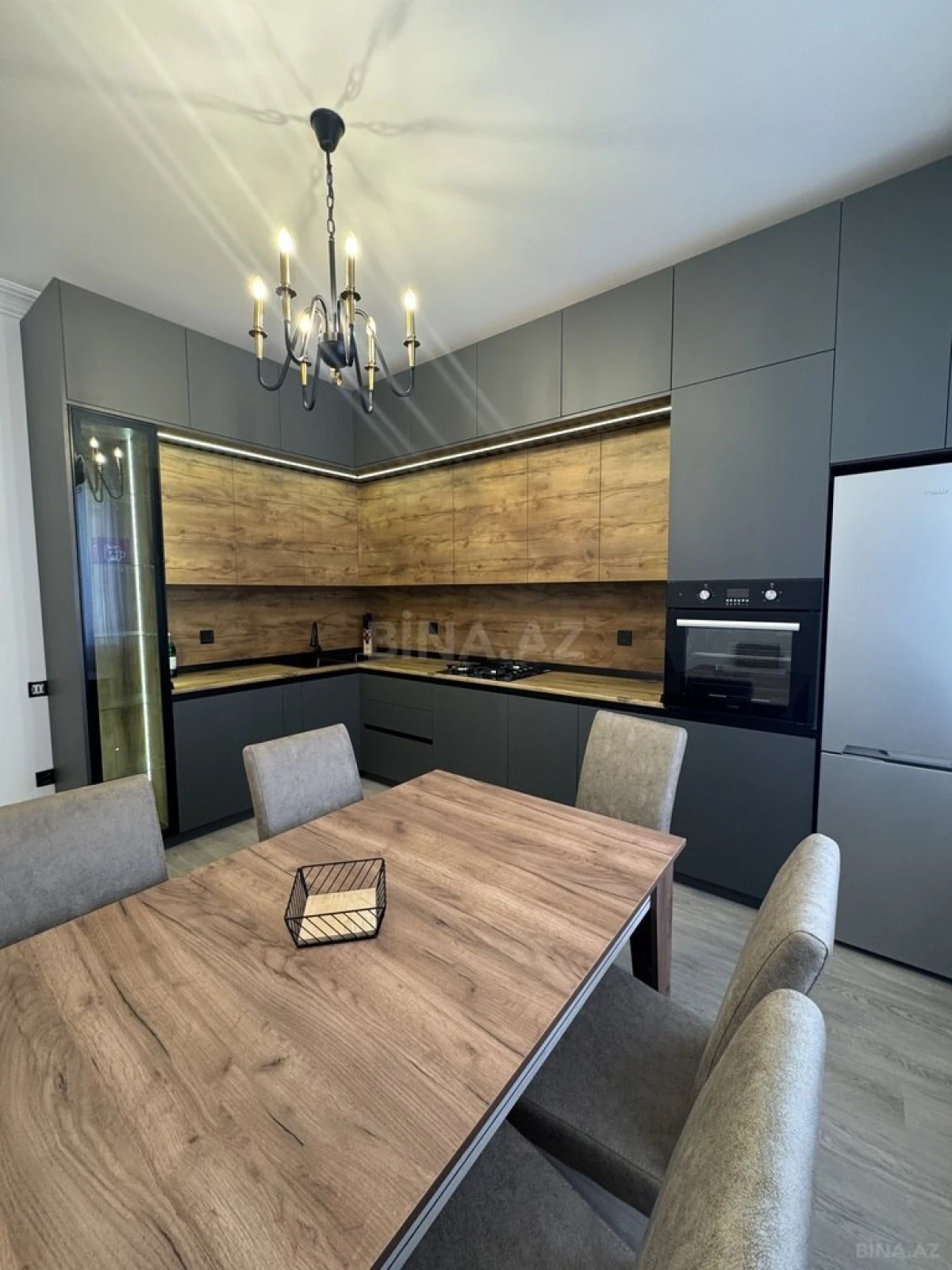 Satılır 6 otaqlı həyət evi 300 m²