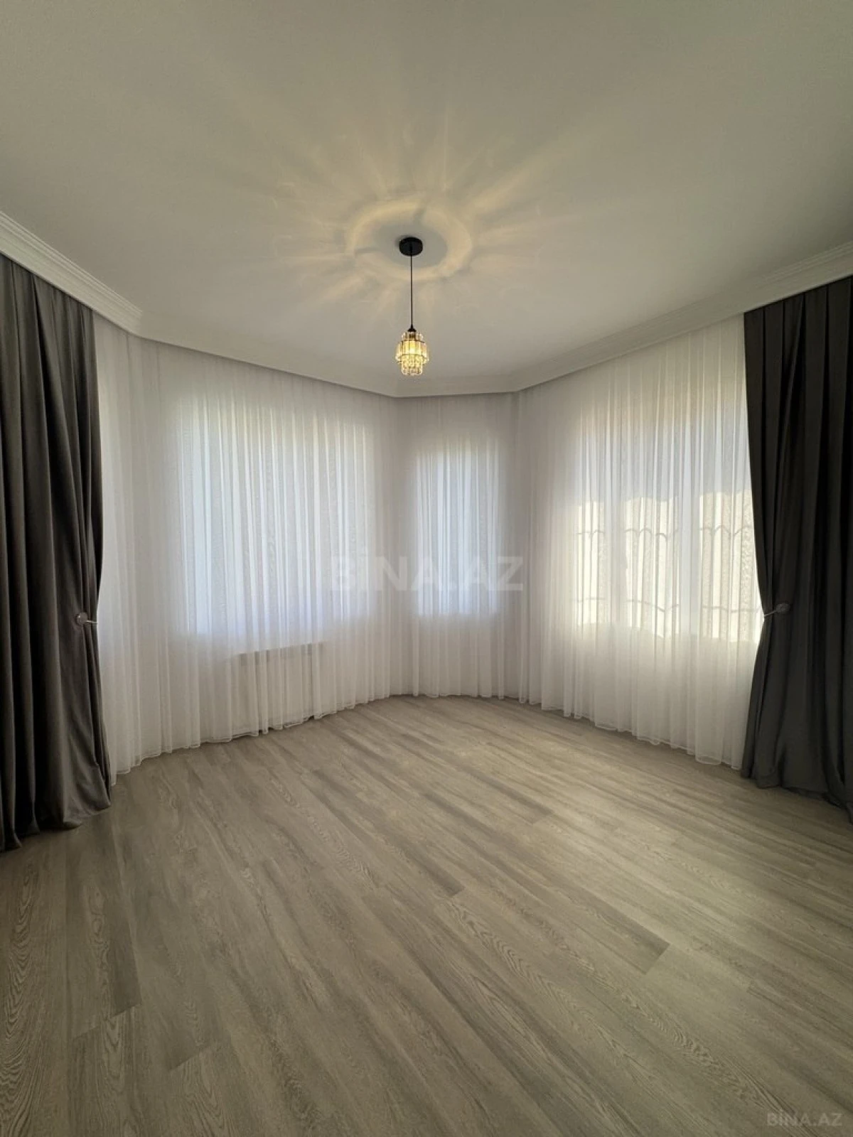 Satılır 6 otaqlı həyət evi 300 m²