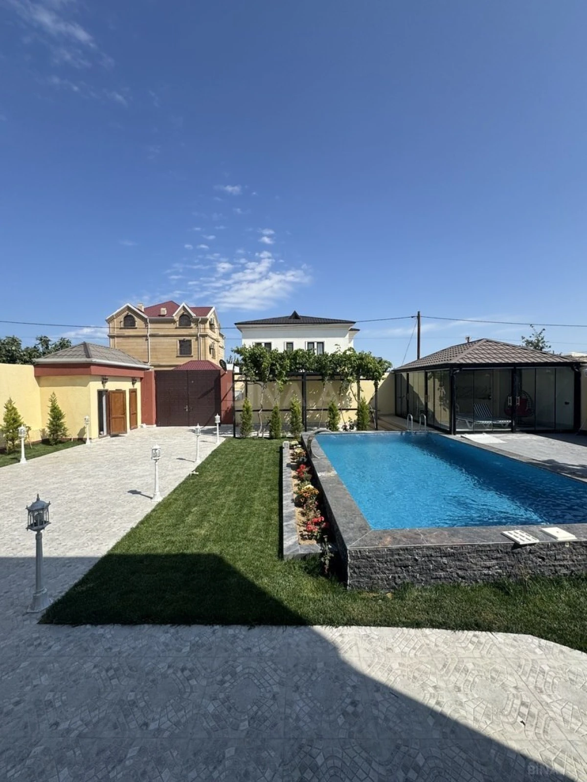 Satılır 6 otaqlı həyət evi 300 m²