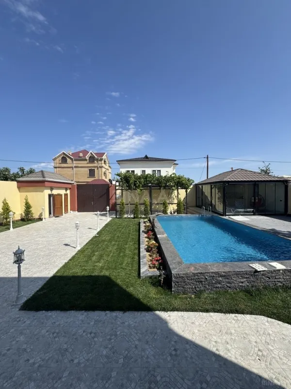 Satılır 6 otaqlı həyət evi 300 m²
