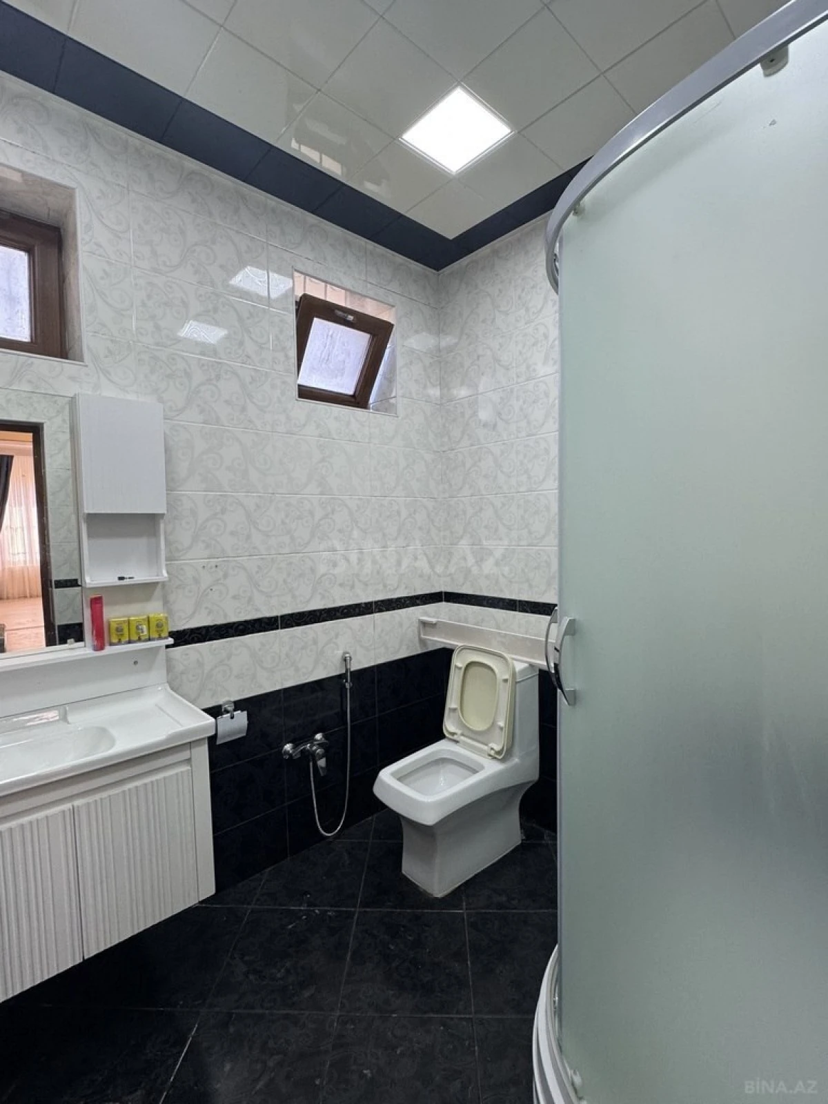 Satılır 6 otaqlı həyət evi 300 m²