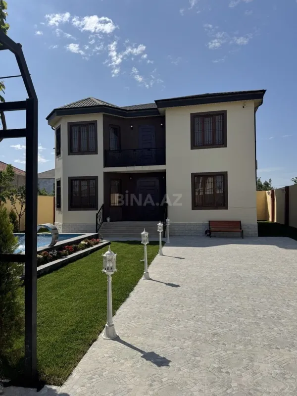 Satılır 6 otaqlı həyət evi 300 m²