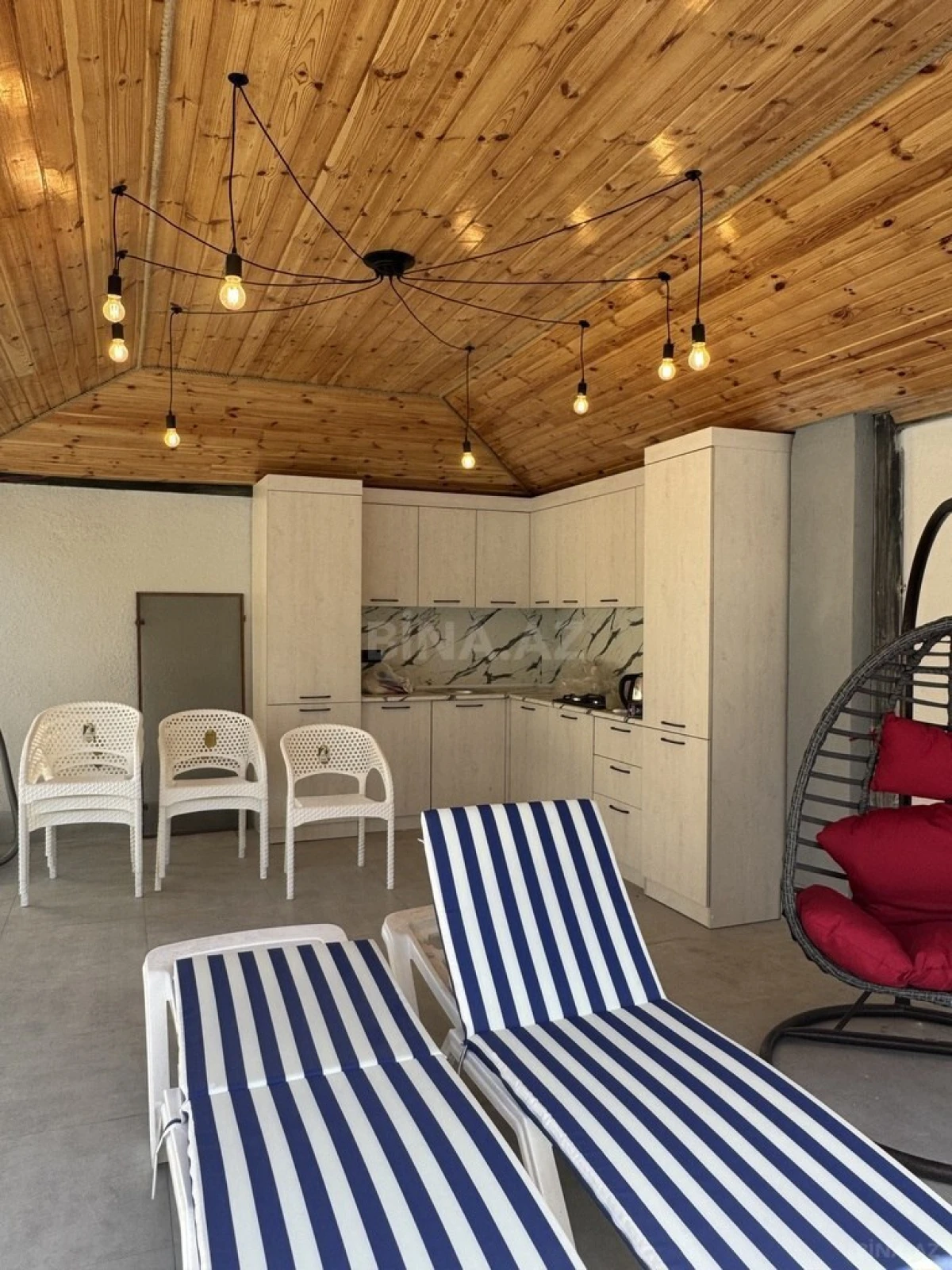 Satılır 6 otaqlı həyət evi 300 m²