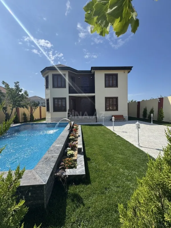 Satılır 6 otaqlı həyət evi 300 m²