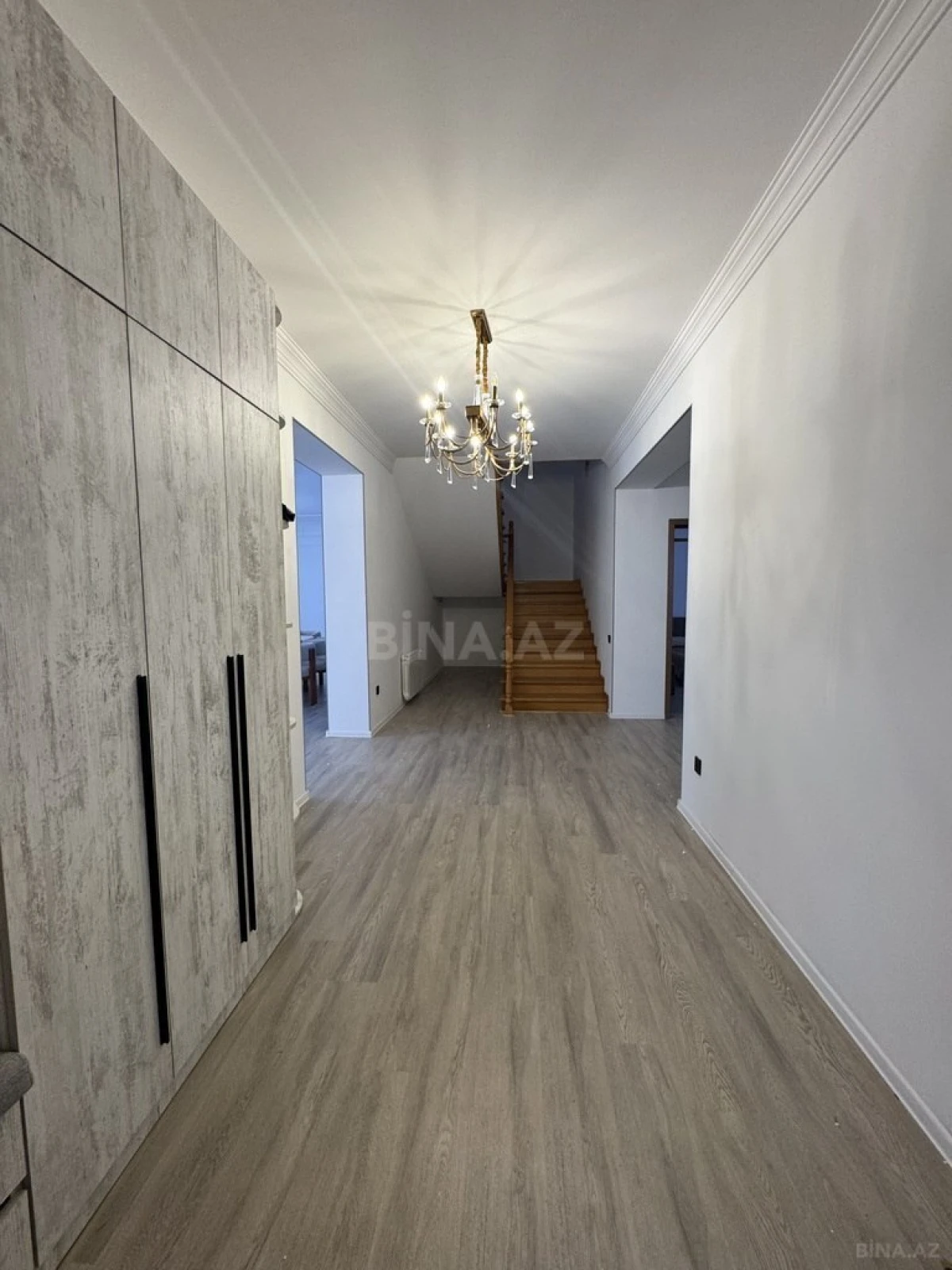 Satılır 6 otaqlı həyət evi 300 m²