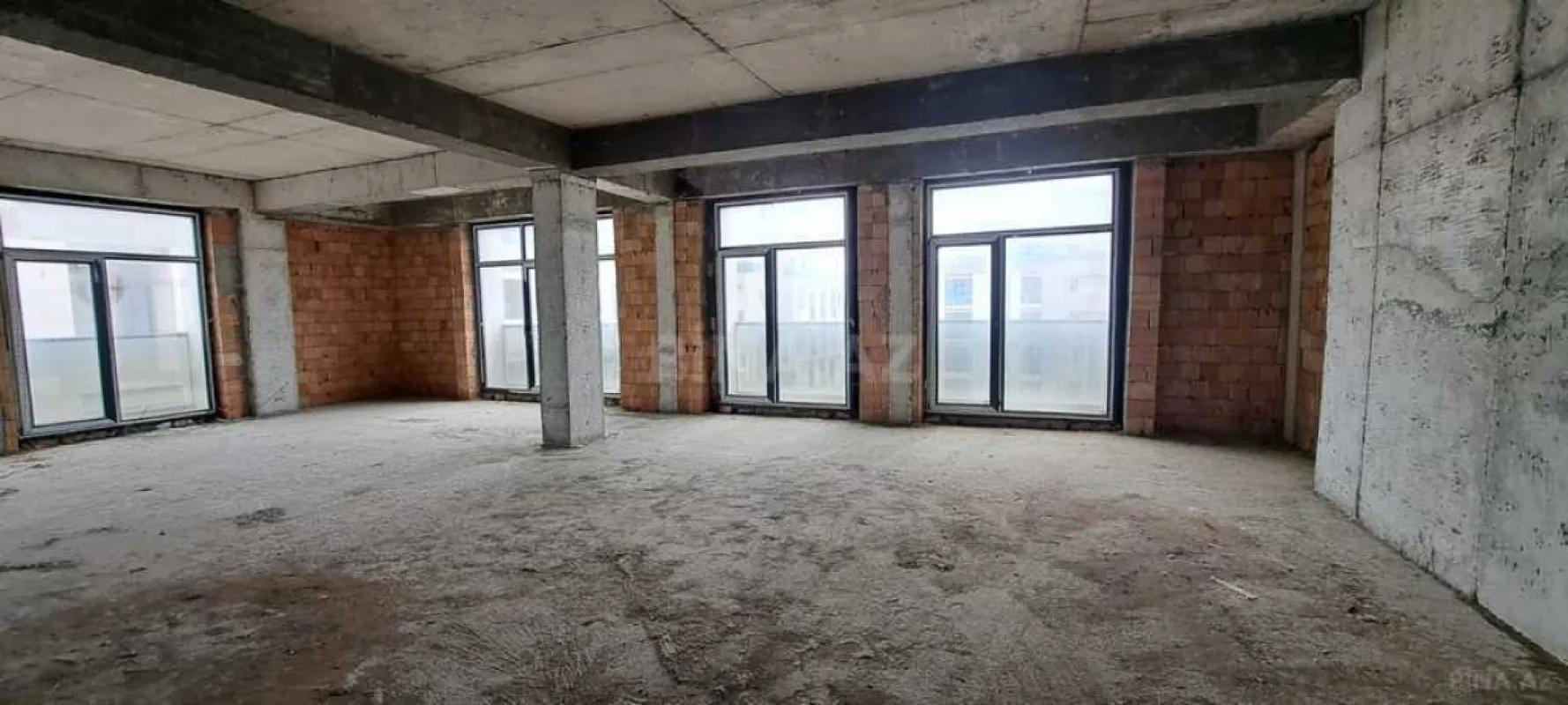 Satılır 4 otaqlı mənzil 170 m²
