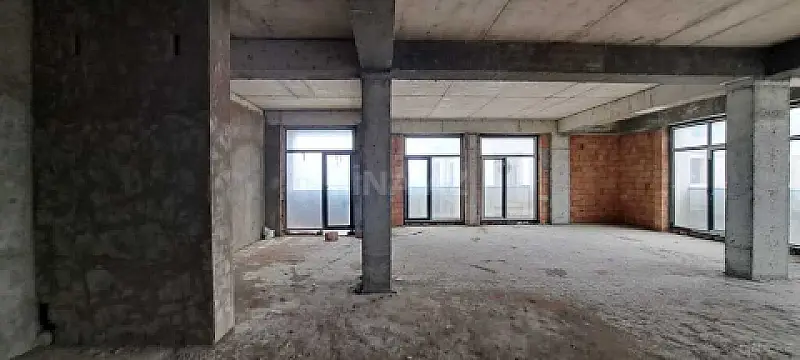 Satılır 4 otaqlı mənzil 170 m²