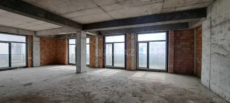 Satılır 4 otaqlı mənzil 170 m²