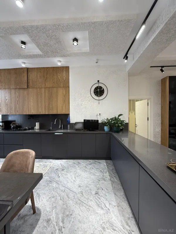 Satılır 3 otaqlı mənzil 158 m²