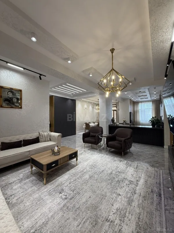 Satılır 3 otaqlı mənzil 158 m²
