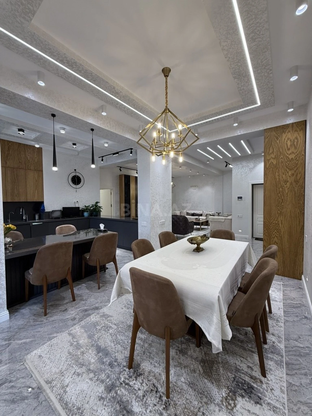 Satılır 3 otaqlı mənzil 158 m²