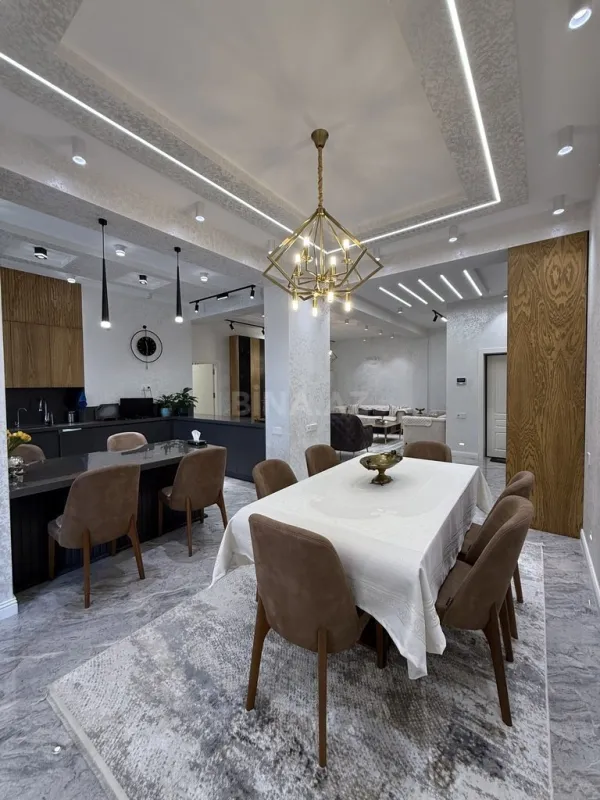 Satılır 3 otaqlı mənzil 158 m²