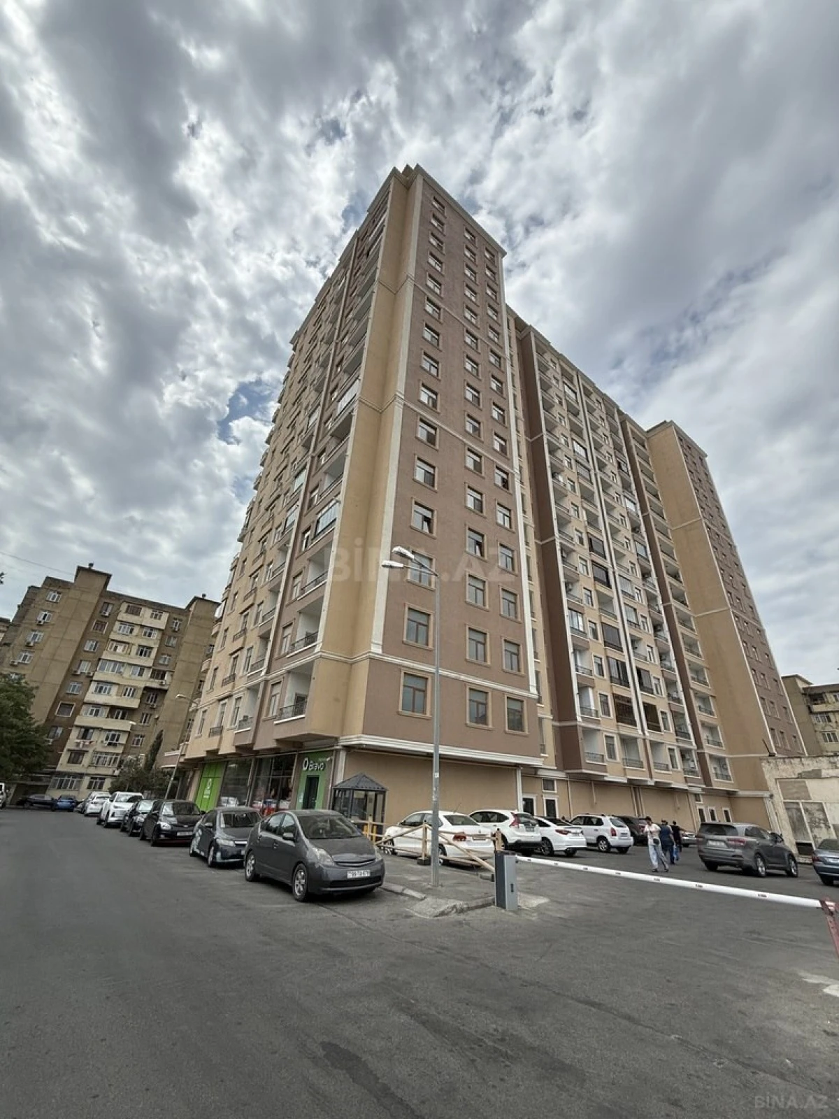 Satılır 3 otaqlı mənzil 158 m²