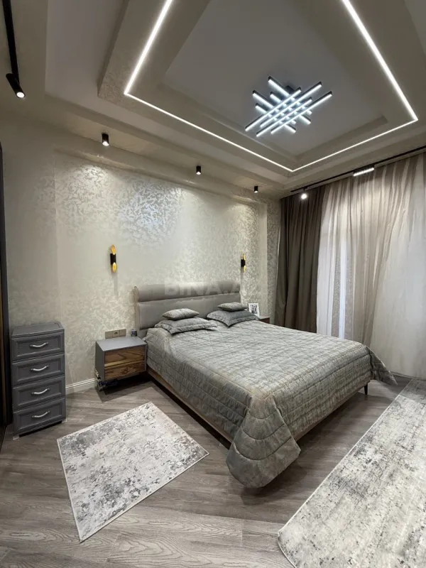 Satılır 3 otaqlı mənzil 158 m²