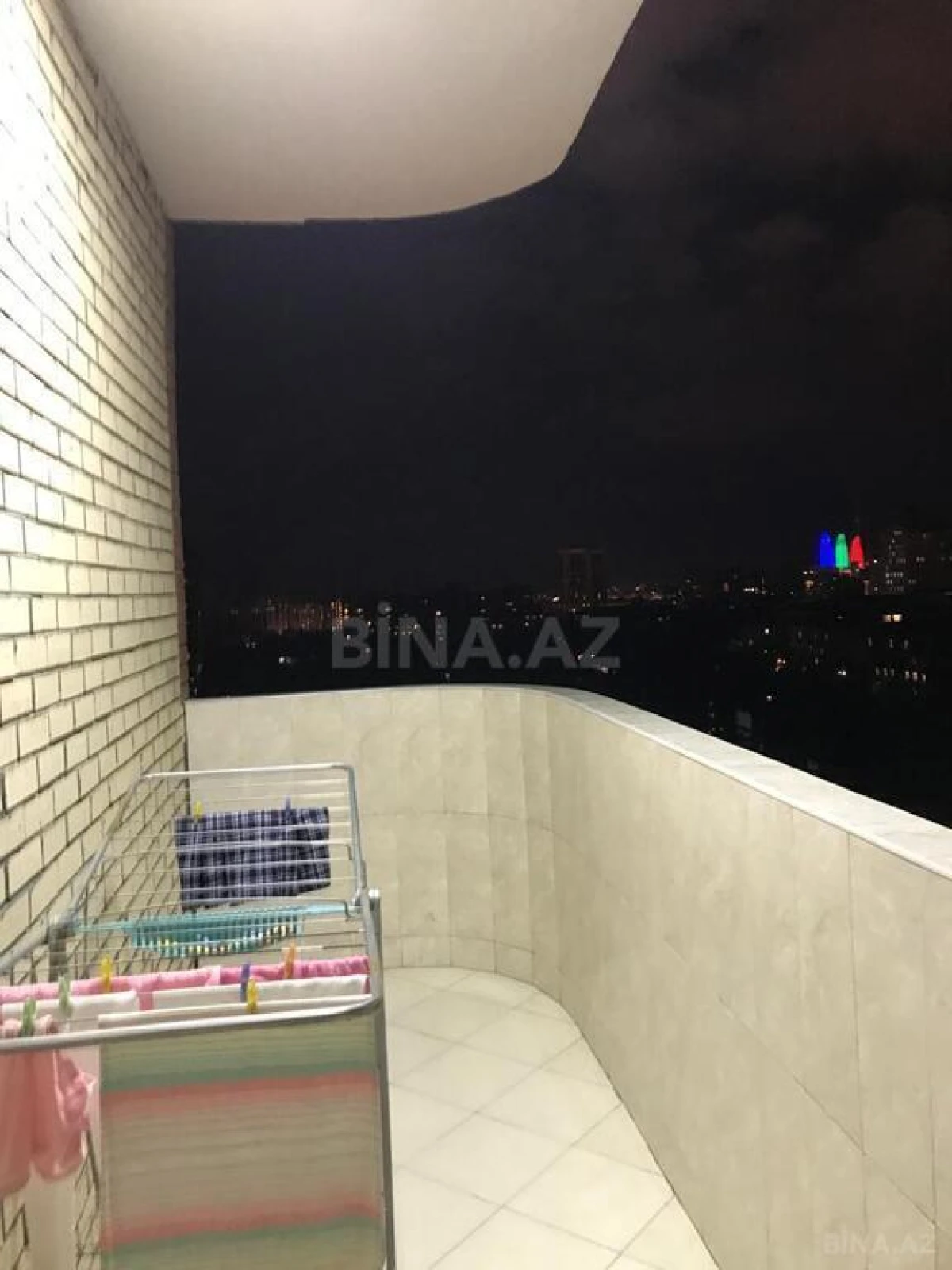 Satılır 3 otaqlı mənzil 120 m²