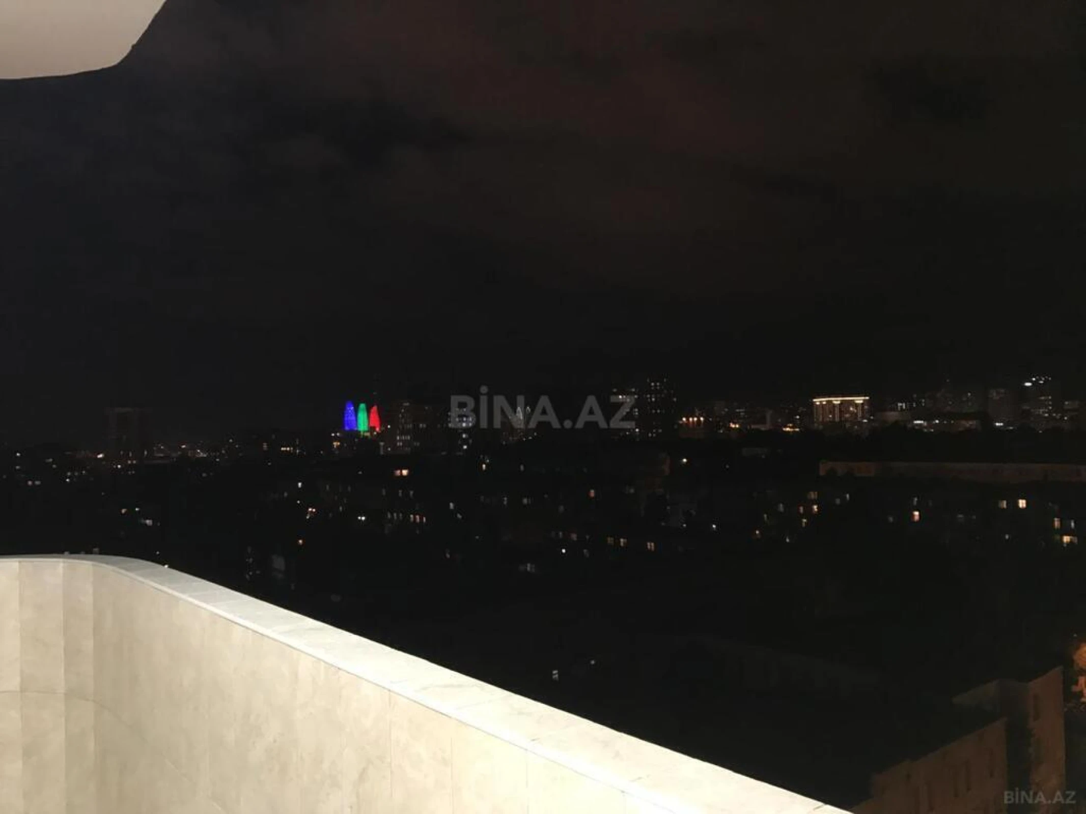 Satılır 3 otaqlı mənzil 120 m²