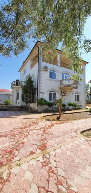 Satılır 6 otaqlı həyət evi 350 m²