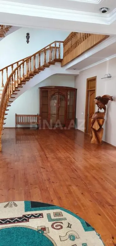 Satılır 6 otaqlı həyət evi 350 m²