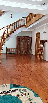 Satılır 6 otaqlı həyət evi 350 m²