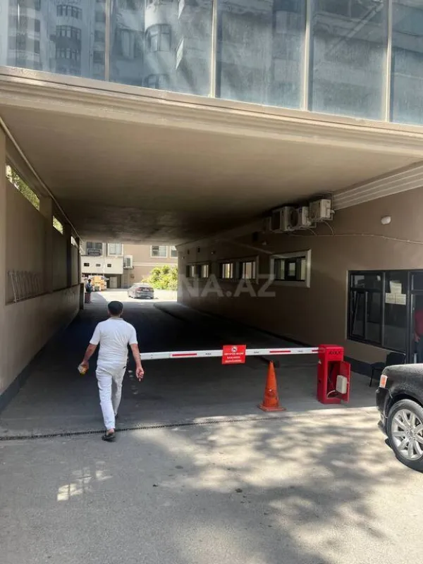 Satılır 4 otaqlı mənzil 270 m²