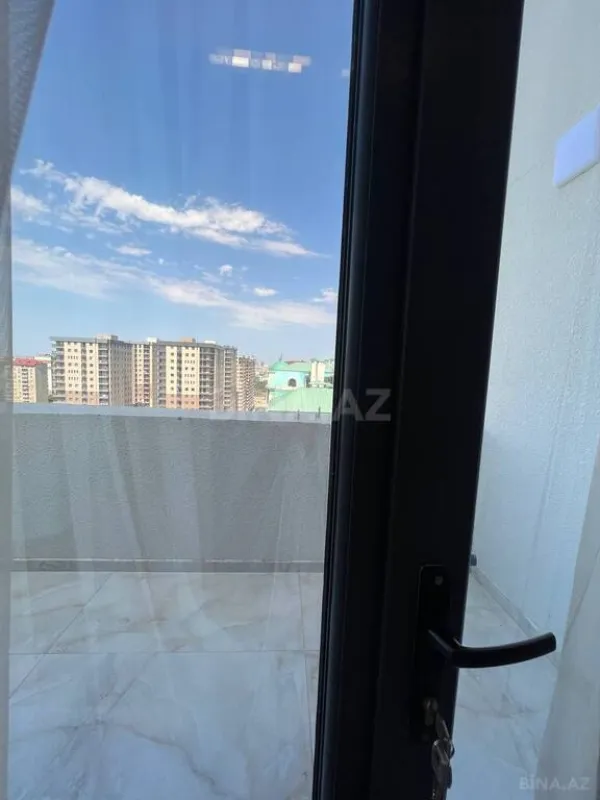 Satılır 4 otaqlı mənzil 270 m²