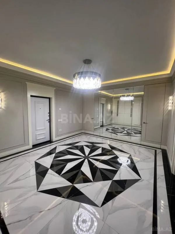 Satılır 4 otaqlı mənzil 270 m²