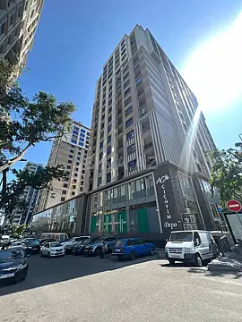 Satılır 4 otaqlı mənzil 270 m²