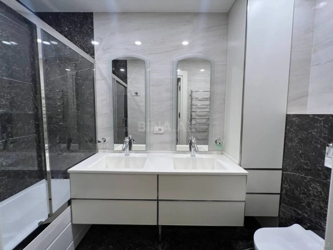 Satılır 4 otaqlı mənzil 270 m²