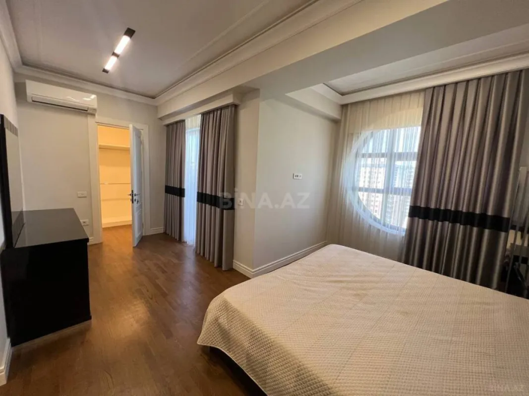 Satılır 4 otaqlı mənzil 270 m²