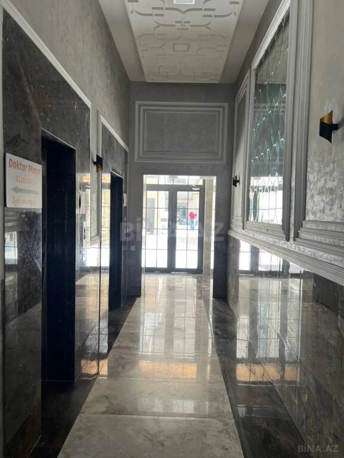 Satılır 4 otaqlı mənzil 270 m²