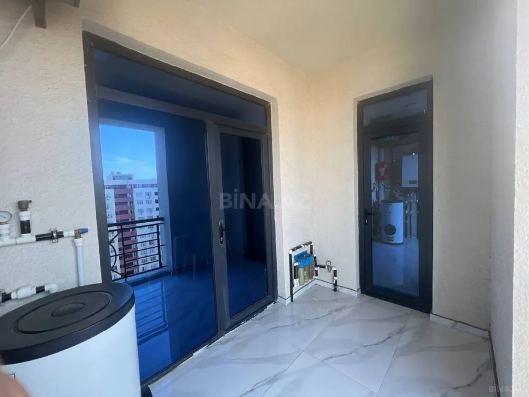 Satılır 4 otaqlı mənzil 270 m²
