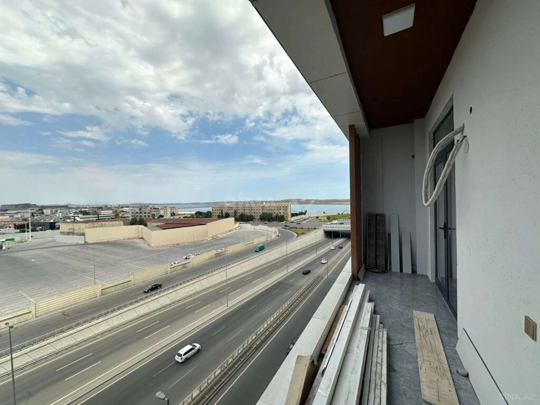 Satılır 3 otaqlı mənzil 98 m²