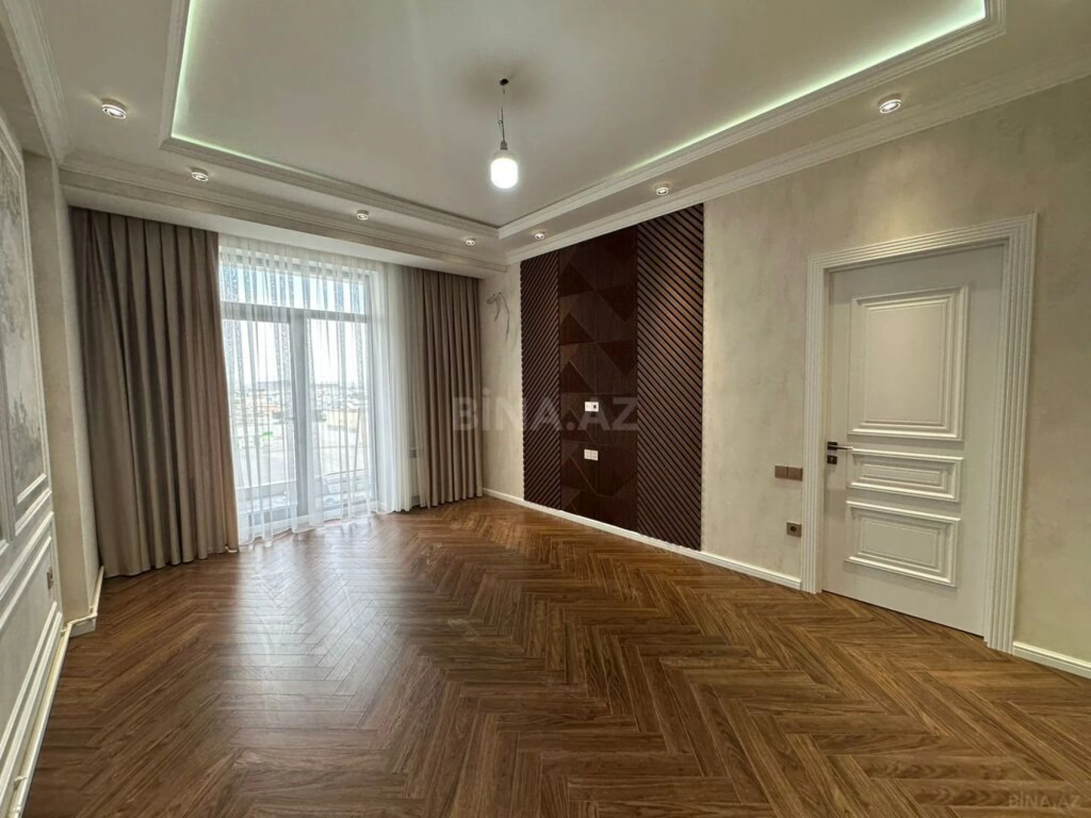 Satılır 3 otaqlı mənzil 98 m²