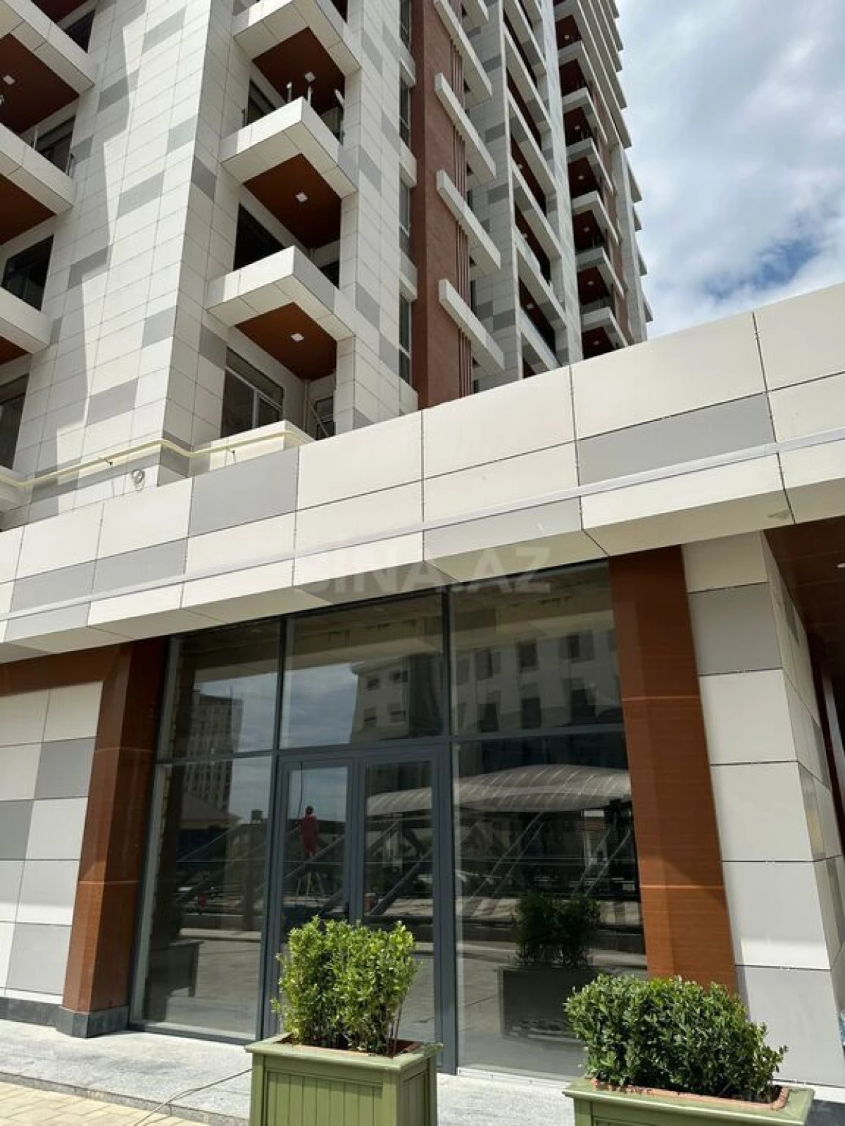 Satılır 3 otaqlı mənzil 98 m²