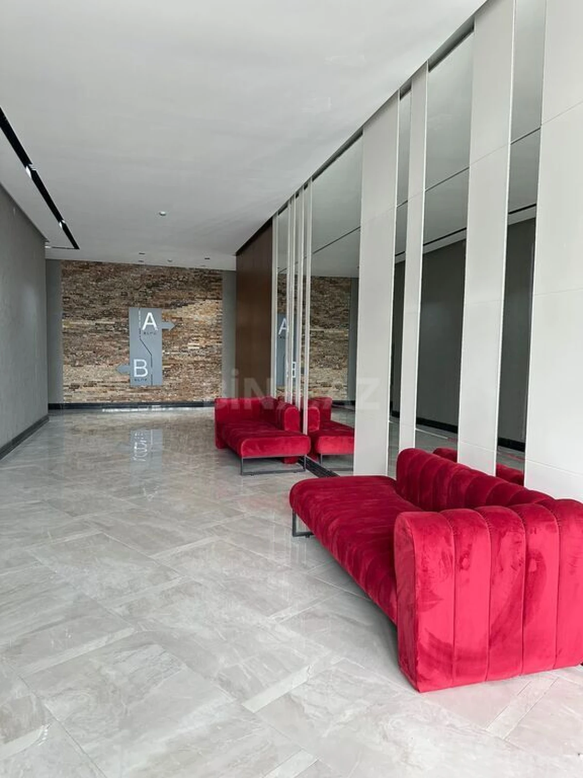 Satılır 3 otaqlı mənzil 98 m²