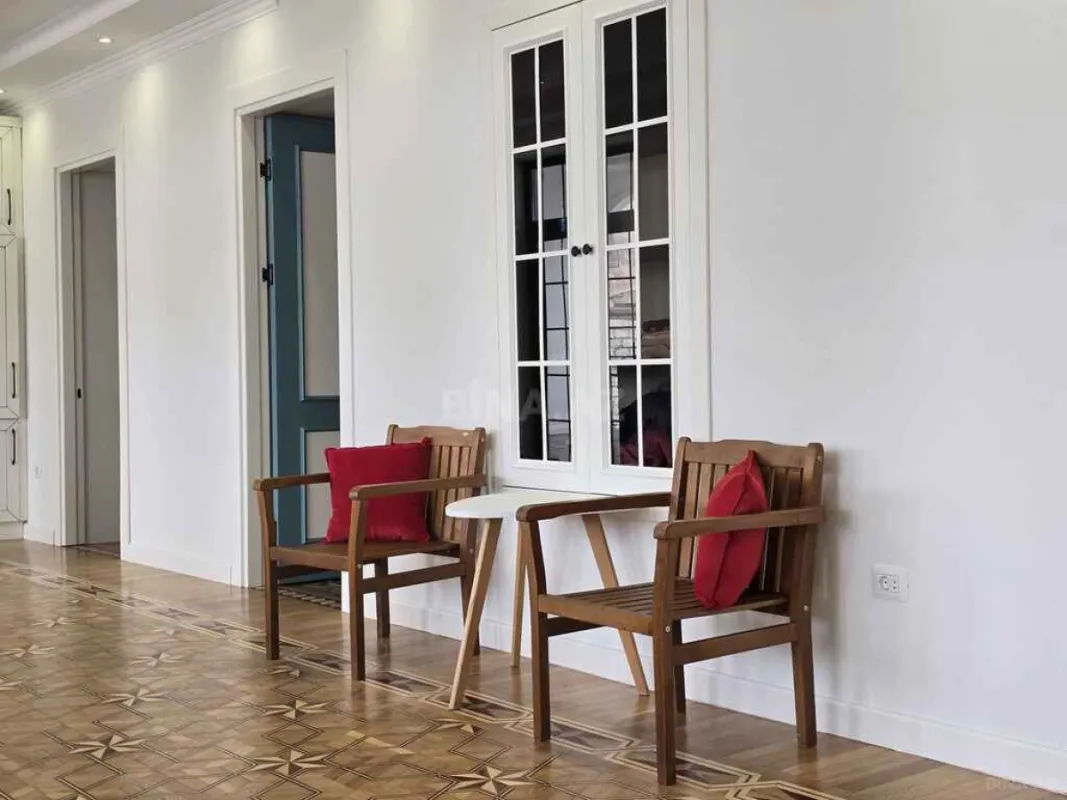 Satılır 4 otaqlı həyət evi 300 m²