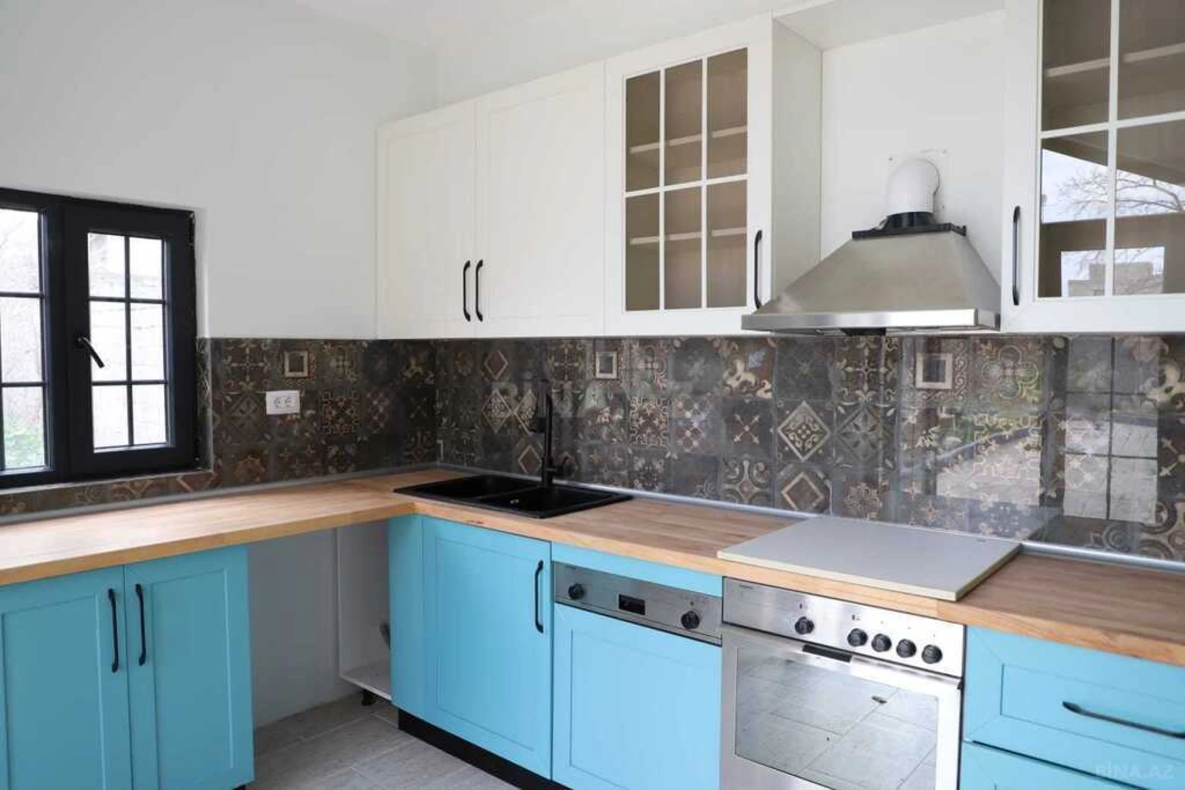 Satılır 4 otaqlı həyət evi 300 m²