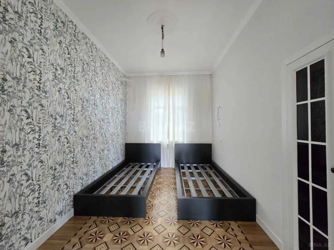 Satılır 4 otaqlı həyət evi 300 m²