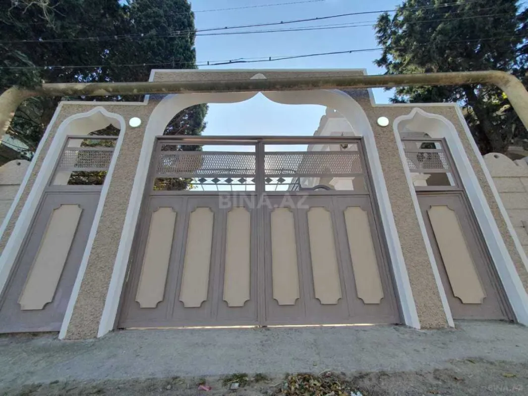 Satılır 4 otaqlı həyət evi 300 m²