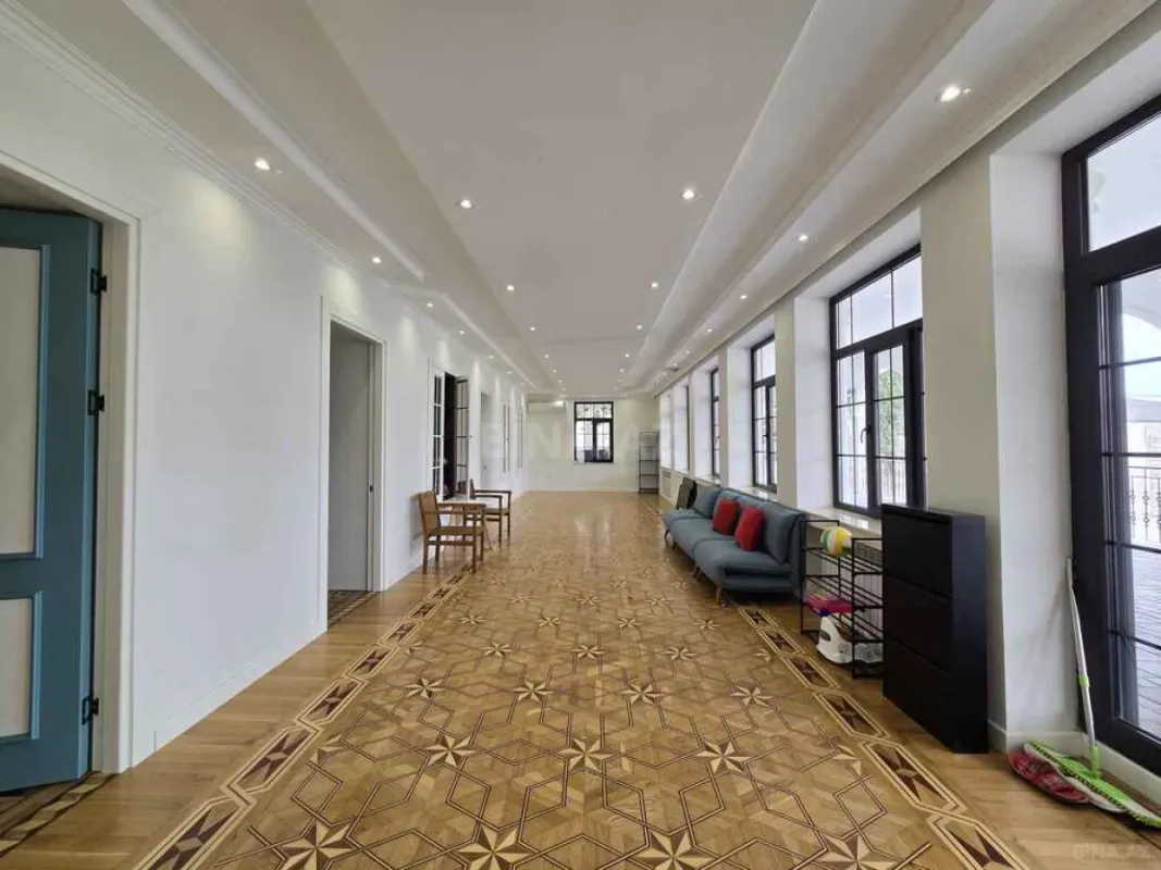 Satılır 4 otaqlı həyət evi 300 m²
