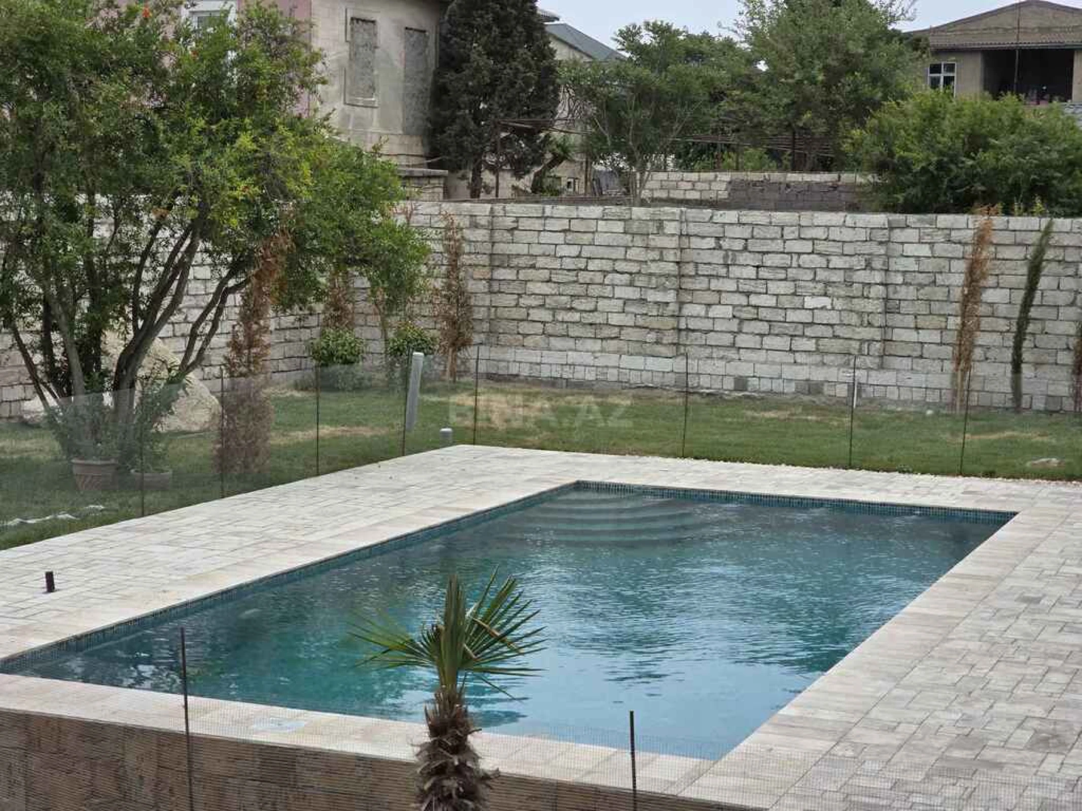 Satılır 4 otaqlı həyət evi 300 m²