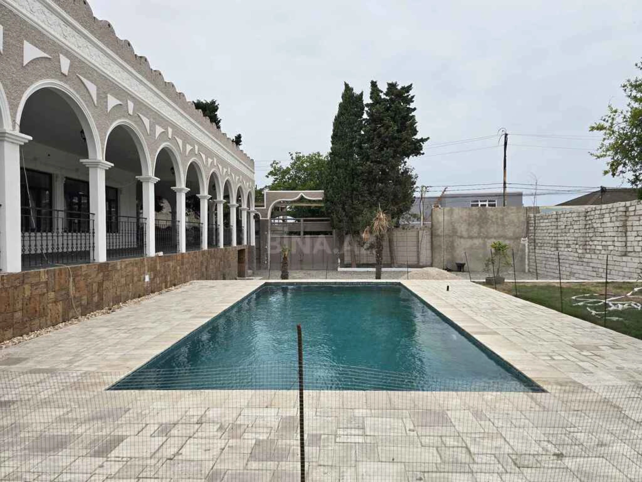 Satılır 4 otaqlı həyət evi 300 m²