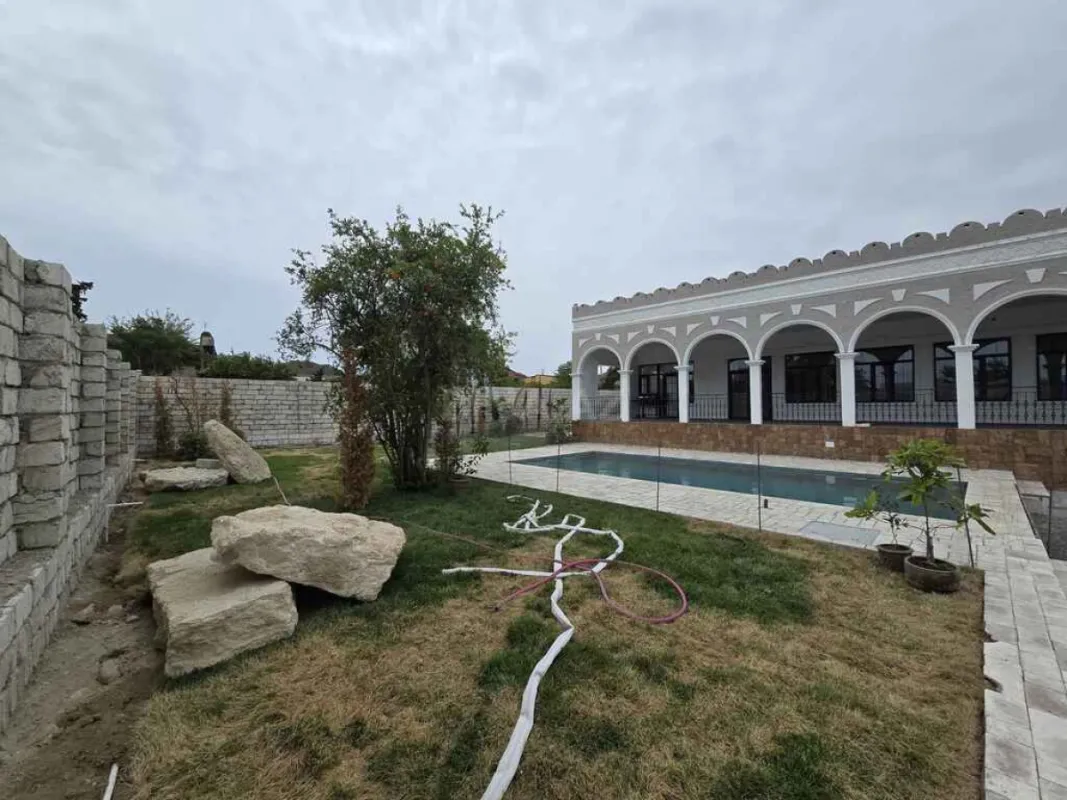 Satılır 4 otaqlı həyət evi 300 m²